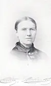 Kari Moe (1821-1901) levde eit mest eventyrleg liv i Elroy, Suldal Wisconsin. Det er om henne Kari Kock Moe vil fortelja på møtet i Vinjar Pensjonistlag.