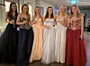10-klassejentene strålte på ballet i går. Her frå venstre Nora Gjil, Vilde Tjøstheim, Liva Solbakken, Andrea Milje Johnsen, Celina Melby Vold og Ingrid Sukka Mehus.