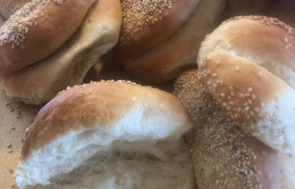 Lat bakelysta få heva seg